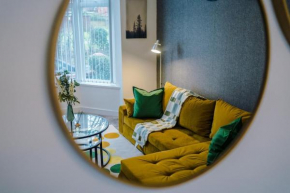Luxury 6 Bedroom with Cinema & gym in Manchester, UK